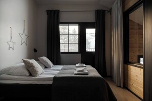 Silitysrauta/-lauta, Wi-Fi, vuodevaatteet