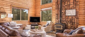 Cozy 3-bedroom cabin in perfect Pine Valley with AC