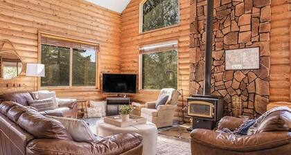 Cozy 3-bedroom cabin in perfect Pine Valley with AC
