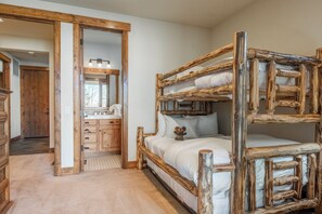 3 bedrooms, iron/ironing board, Internet, bed sheets - Lodges 1193 (Mammoth Lakes)
