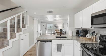 Family, Business & Game-Day Getaway • Close to Arlington Attractions • Sleeps 8