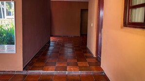 A corridor with tiled flooring and walls painted in a warm hue. - Quinta Aqua Di Mar Playa Las Hojas (Playa Las Hojas)