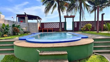 Classic-talo | Uima-allas | Ulkouima-allas