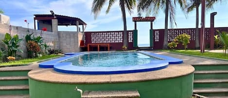 Classic House | Pool