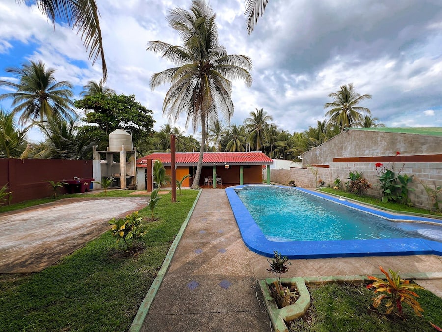 Chalet | Uima-allas | Ulkouima-allas