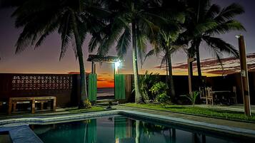 Casa clásica | Piscina | Una piscina al aire libre