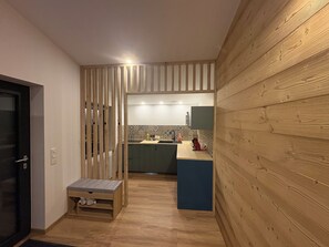 Réfrigérateur, micro-ondes, plaque de cuisson, lave-vaisselle