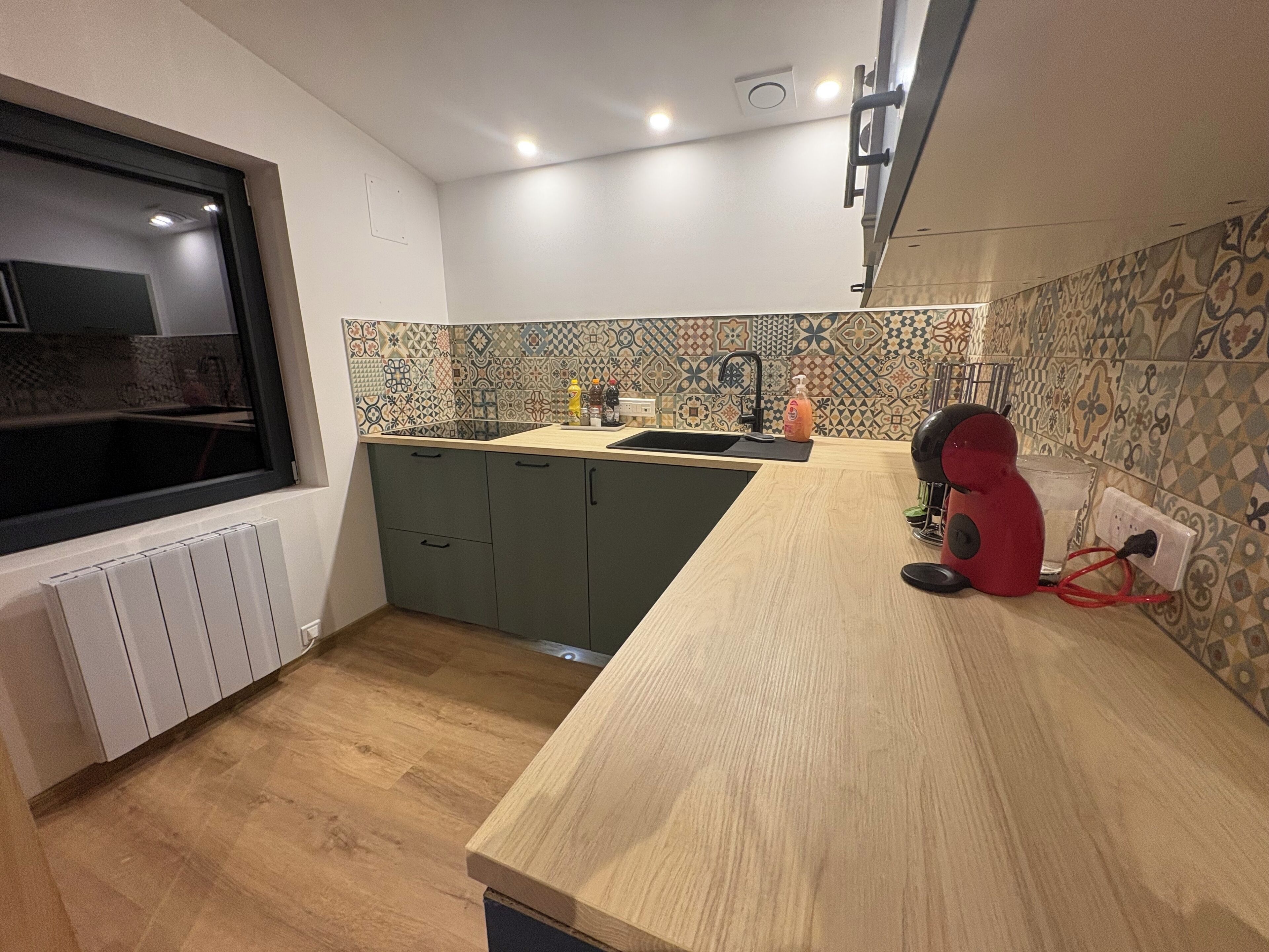 Fridge, microwave, stovetop, dishwasher