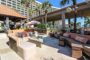 Terrace/patio - Beautiful San Luis Condo! Great pool, views and amenities (Galveston)