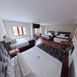 Caja de seguridad en la habitación, escritorio y cortinas blackout 