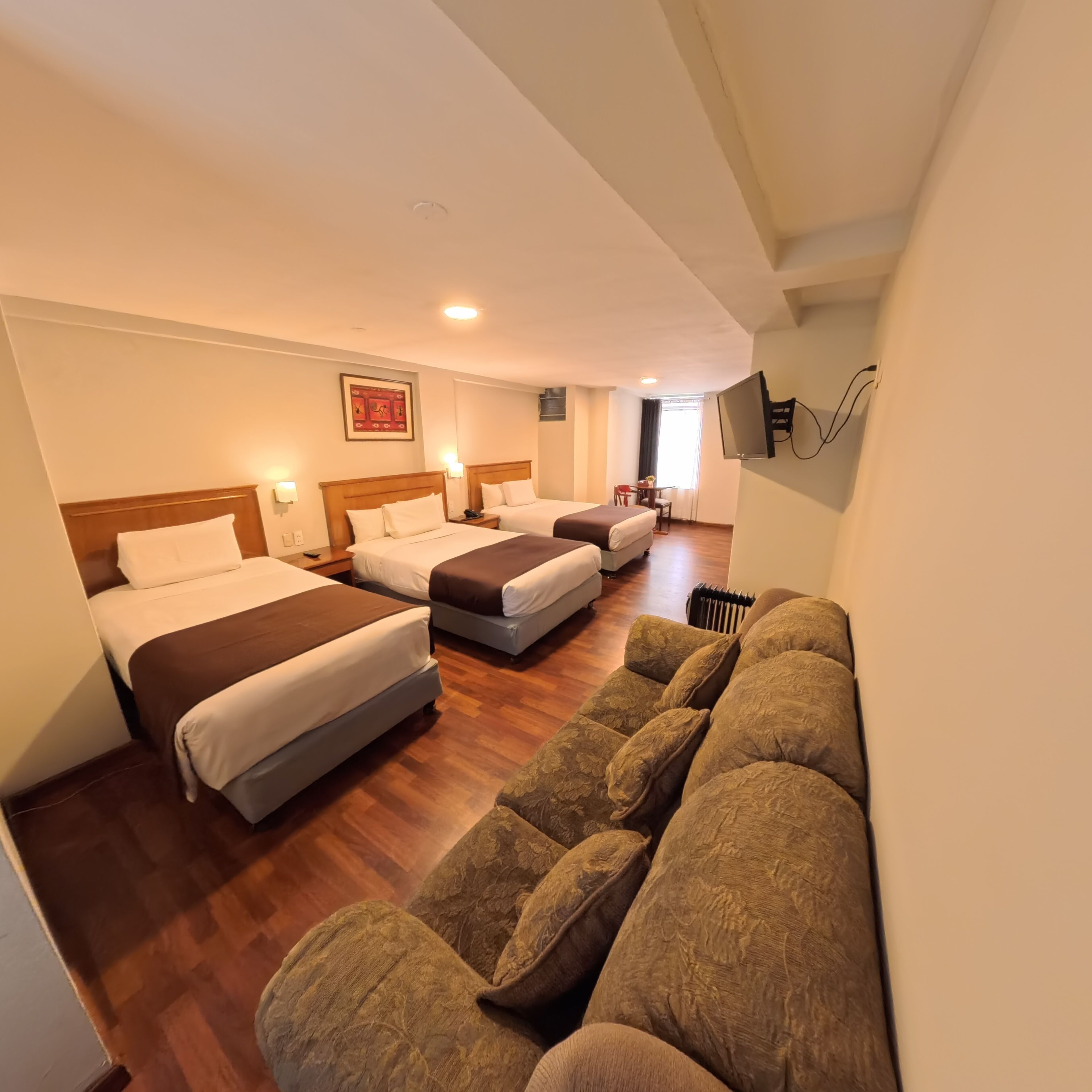 標準三人房 | 客房內保險箱、書桌、遮光布/窗簾、免費無線上網