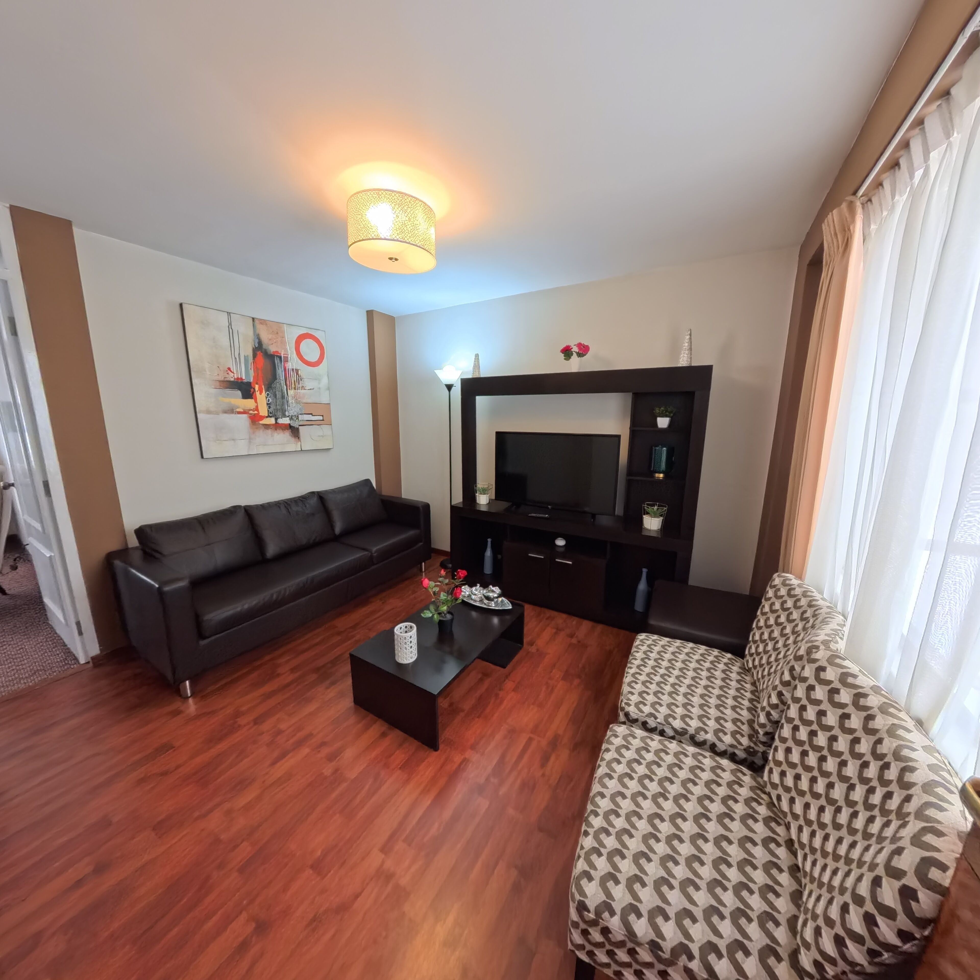 스탠다드 스위트, 시내 전망 | 거실 공간