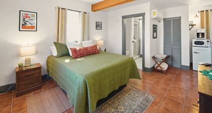 The Sunrise Studio - 1 Queen Bed