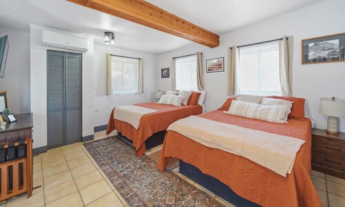 The Sunrise Studio (2 Queen Beds)