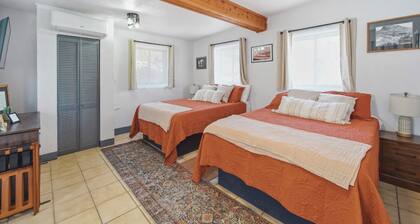 The Sunrise Studio (2 Queen Beds)