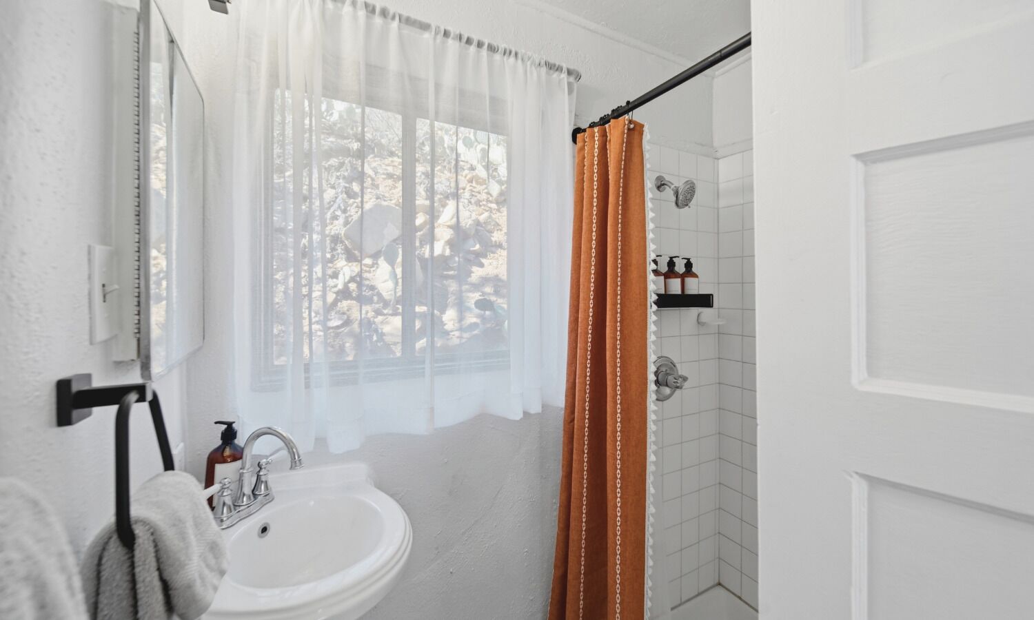 Towels, soap, shampoo, toilet paper