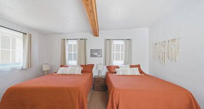 The Lakeview Kitchenette - 2 Queen Beds