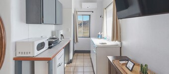 The Bungalow - 2 Queen Beds