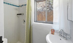 Towels, soap, shampoo, toilet paper