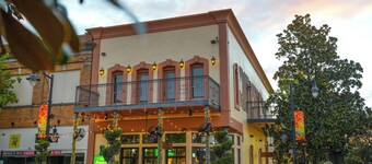 Nestled in the buzzing heart of Sulphur Springs, White Oak Hotel isn't just a place to stay-it's an invitation to immerse yourself in a vibrant tapestry of creativity, flavor, and untamed beauty. Our intimate three-room retreat, born from historic bo