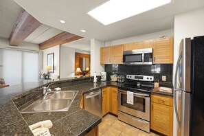 Fridge, microwave, oven, stovetop - Plaza at Woodcreek 2BR | Walk to CB Lifts | Hot Tub+Sauna | Sleeps 6 (Crested Butte)