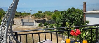 Wake Up to Lake Views – Cozy Comfort at Era e Liqenit”