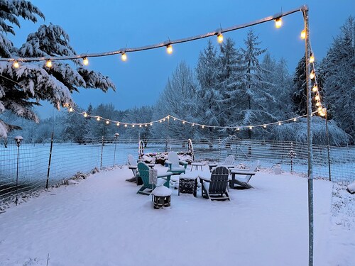 3 Rivers Farm Guest Cottage. Charming Farm Stay cottage in Deming, Wa,