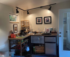 Frigorifero, microonde, forno, piano cottura