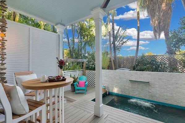 A heated pool - Bahama Village Sanctuary - Family & Dog Friendly (Key West)