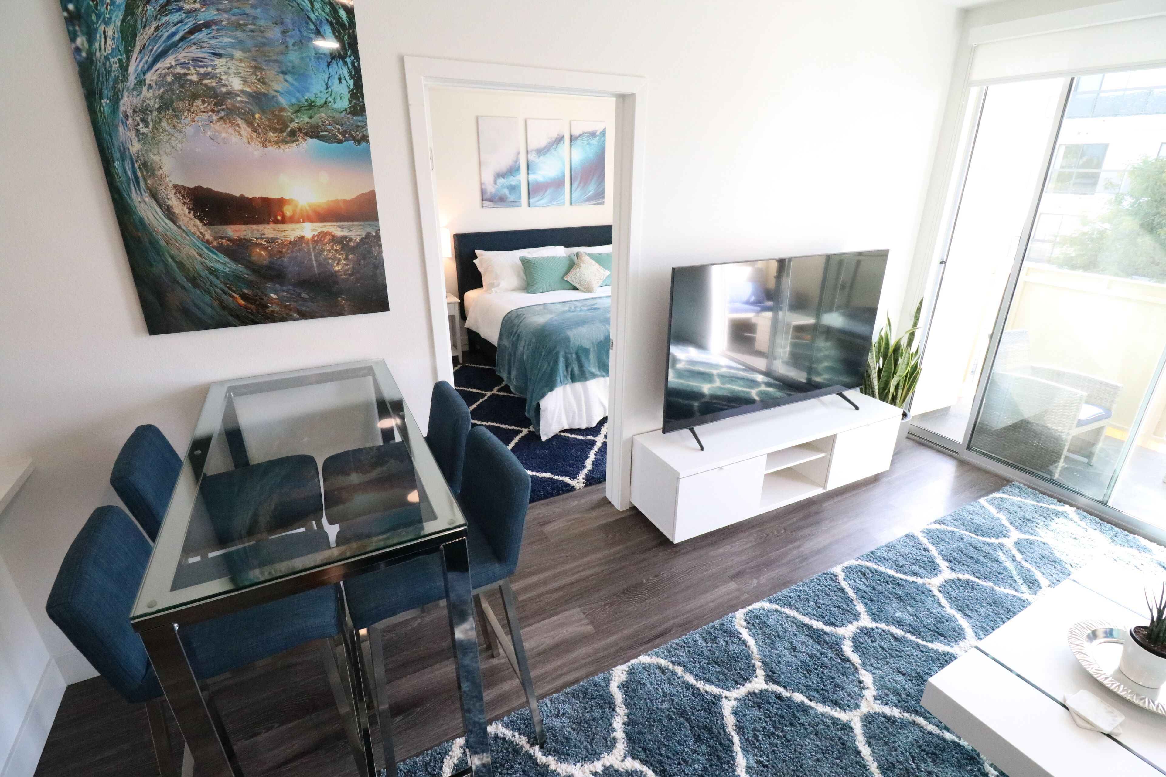 Iron/ironing board, WiFi, bed sheets