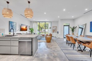 Interior - Stunning Tropical Pool House North Miami -New Unit (Miami)