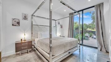 Iron/ironing board, travel crib, WiFi, bed sheets
