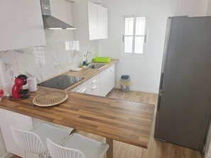 Fridge, oven, stovetop, cookware/dishes/utensils - Spacious 3BR Condo With Pool, Wifi & Near Beach (Callao Salvaje)