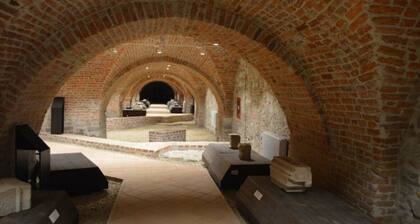 Oradea Gateway | 3BR by River | Quick Airport Exit