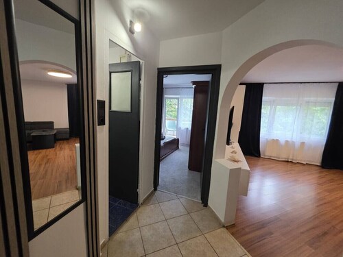 Oradea Gateway | 3BR by River | Quick Airport Exit