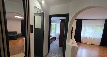 Oradea Gateway | 3BR by River | Quick Airport Exit