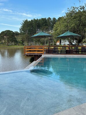 Outdoor pool, open 9:00 AM to 8:00 PM, pool umbrellas, sun loungers - Morada Das Grimpas (Palmeira)