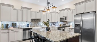 The Main Stay - Steps from Ohio River, Shopping, & Dining on Main St