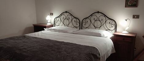 مكواة/لوح كي وواي فاي وملاءات أسرّة