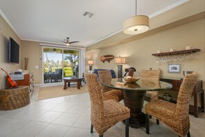 TV, books - Waikoloa Beach Villas K2 - Golf Course Front, Walk to Beach (Waikoloa)
