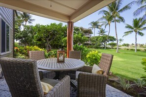 Outdoor dining - Waikoloa Beach Villas K2 - Golf Course Front, Walk to Beach (Waikoloa)