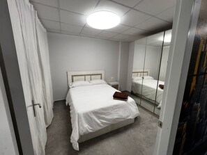 3 bedrooms, iron/ironing board, WiFi, bed sheets - RMN TOURIST HOME 2H (València)
