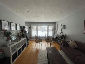 TV - Comfort First Home, Cozy, Quiet, Fully Equipped (Peterborough)