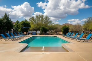 Pool - Modern 3B Resort Retreat 20 min to City Center (San Antonio)