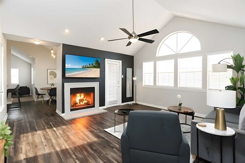 Lakeside 2-Bed Near Airport Malls & Downtown