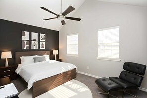 Skrivebord, strygejern/strygebræt, Wi-Fi, sengetøj