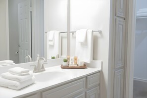 Bruser, hårtørrer, håndklæder