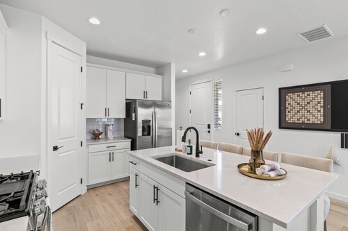 The Hub Spacious 3 Bed, 3 Bath Getaway in Star, Idaho