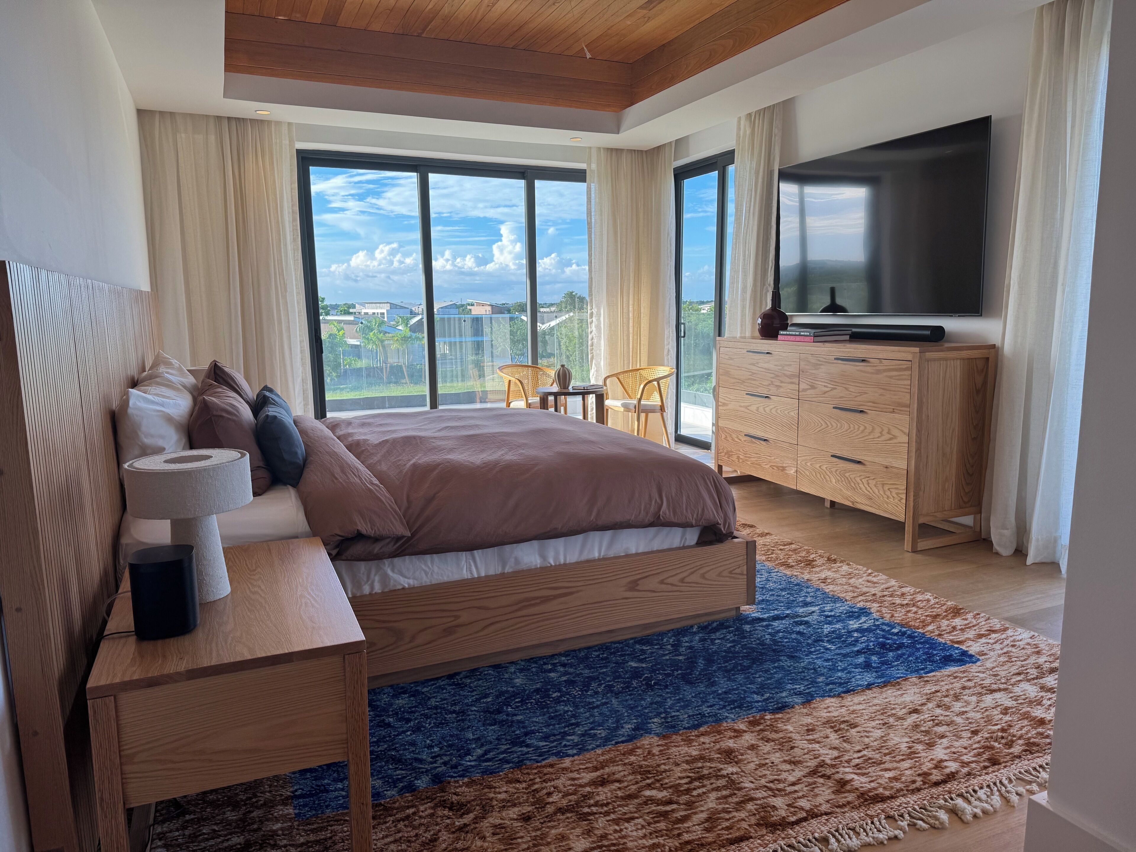 7 camere, una cassaforte in camera, una scrivania, ferro/asse da stiro