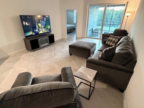 Smart-tv och eldstad